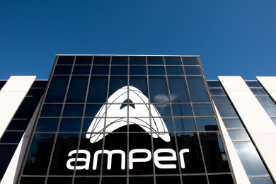 Grupo Amper firma dos contratos con CEA en Brasil